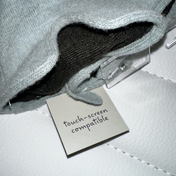 💝Touch Screen Gloves NWT Grayish Light Blue Women’s - Picture 3 of 3